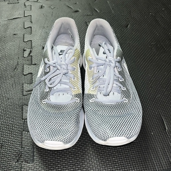 Nike men running shoe - Picture 1 of 5